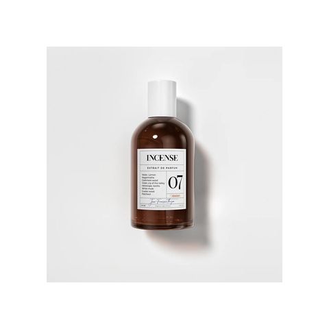 Amber & Tonka Perfume 07