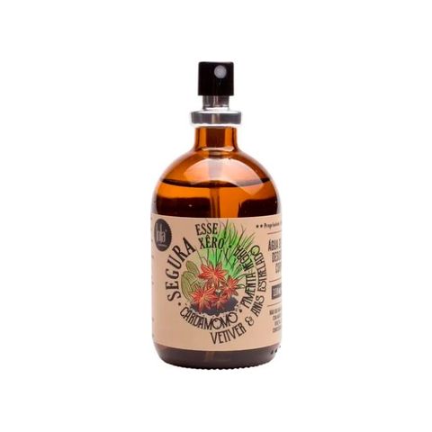 Cardamomo, Pimenta Negra, Vetiver e Anis Estrelado